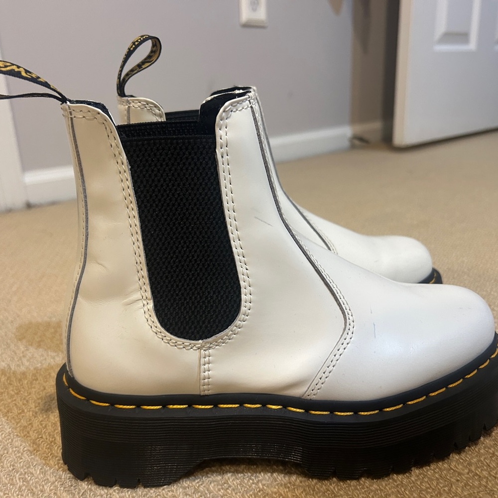 Smooth leather platform Chelsea boots